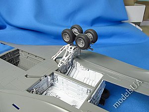 B-1B Lancer. Landing gears with wheels bay (Revell) 1/48 Metallic Details MDR48227