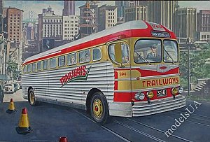 GMC PD-3751 “Silverside Trailwagon” Trailways Company intercity bus 1:35 Roden 819